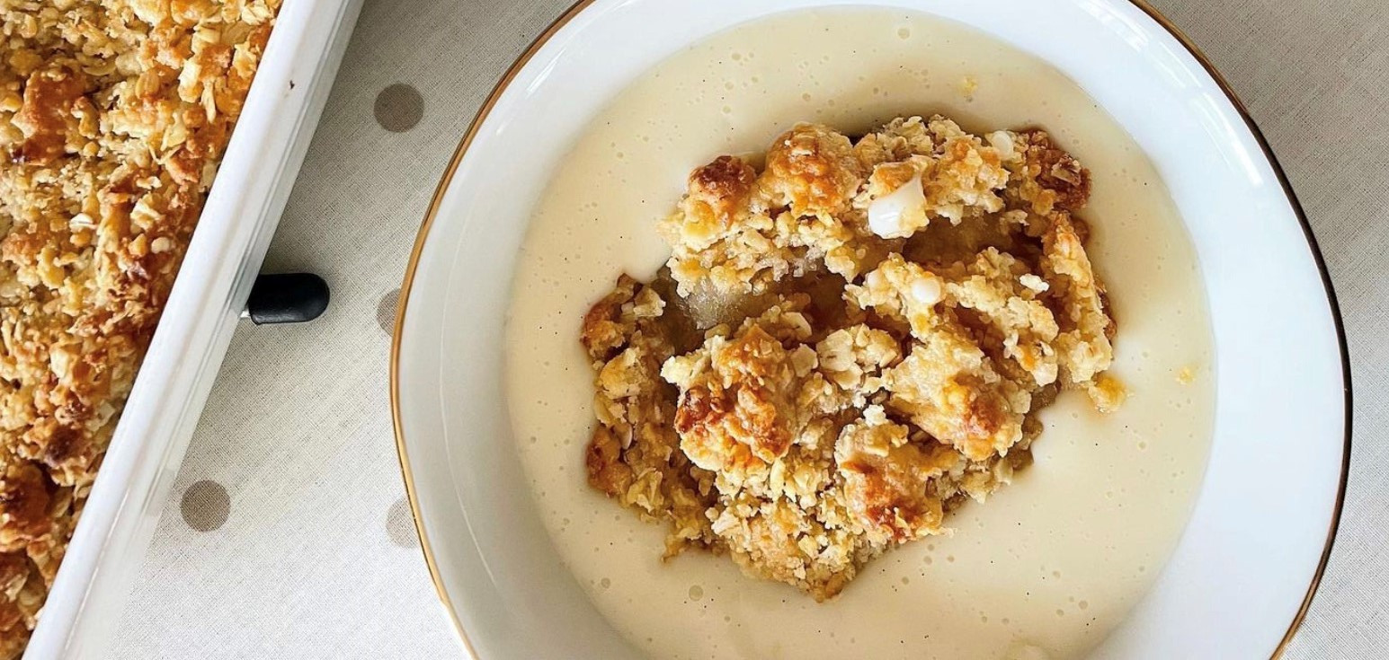 Classic Apple Crumble by @JillBakes_
