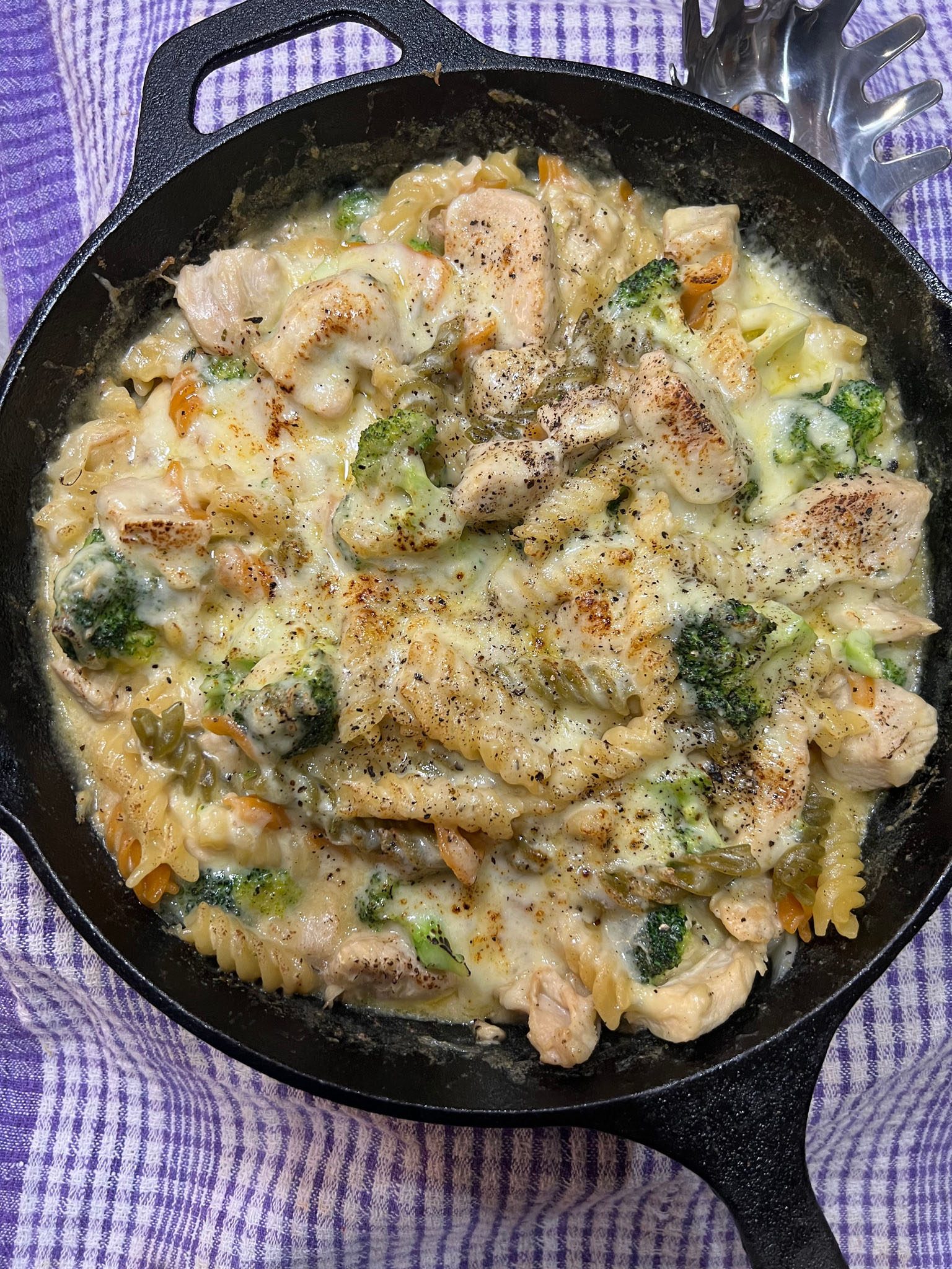 Oh-so-Cheesy Chicken Broccoli Pasta