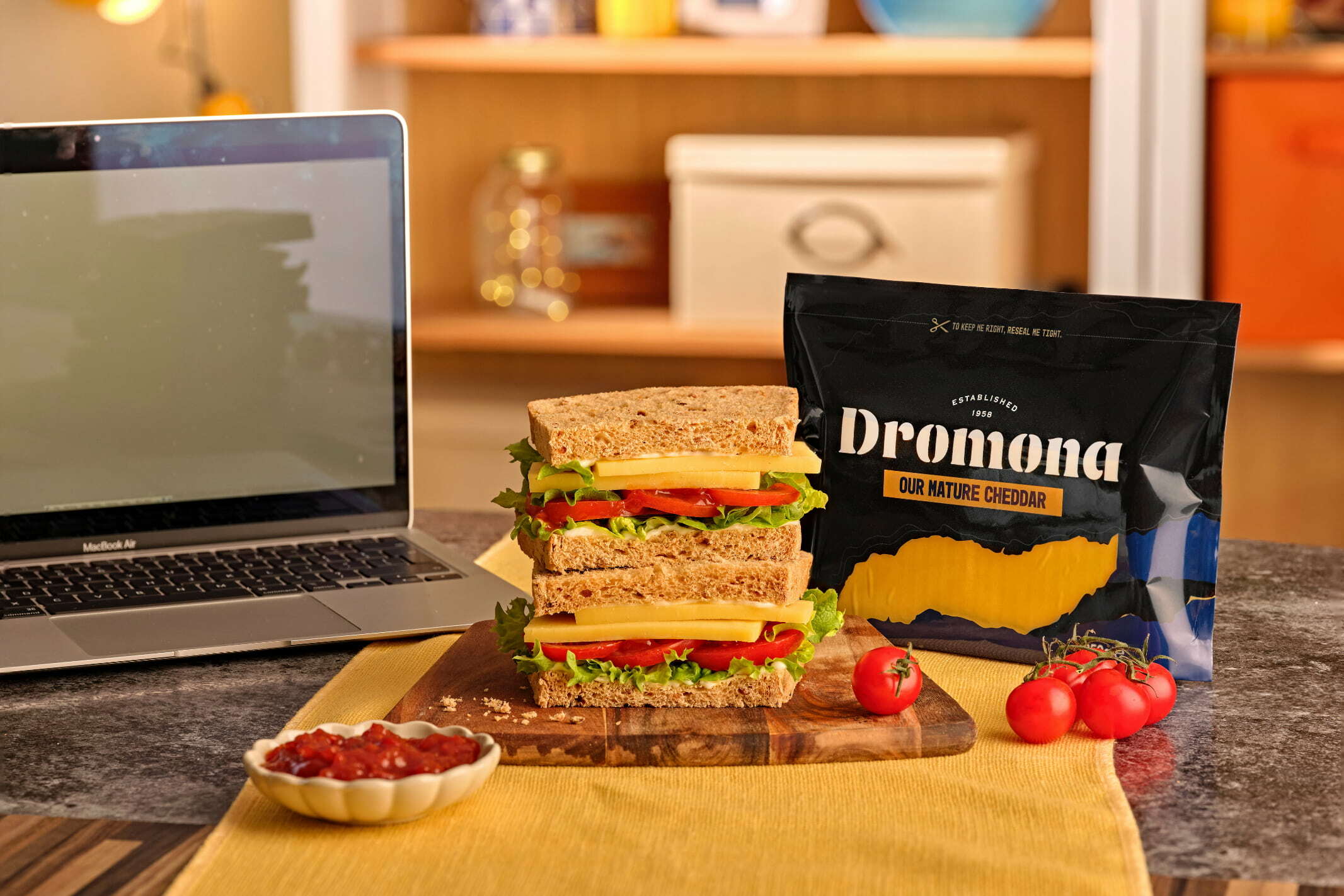 Dromona Cheddar Cheese Sandwich WFH