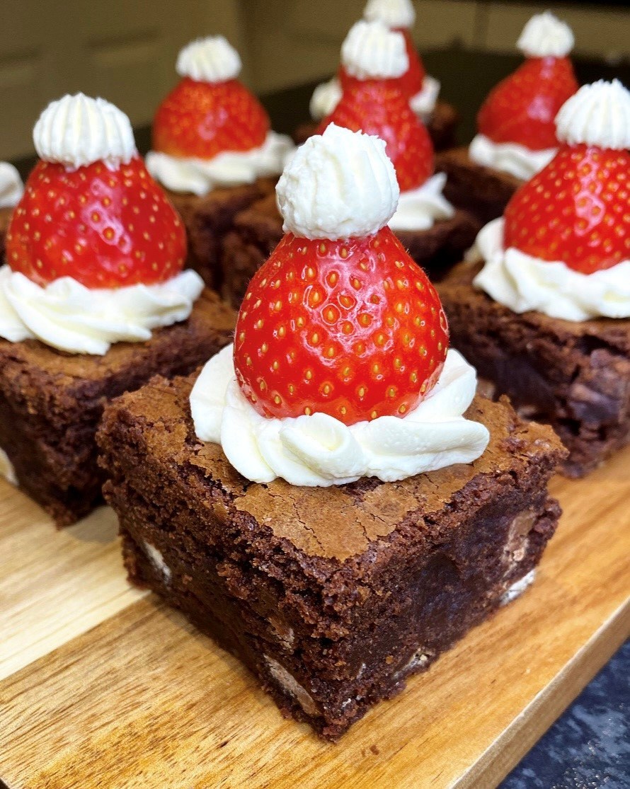 Santa Hat Brownies @throughthekeyhole19