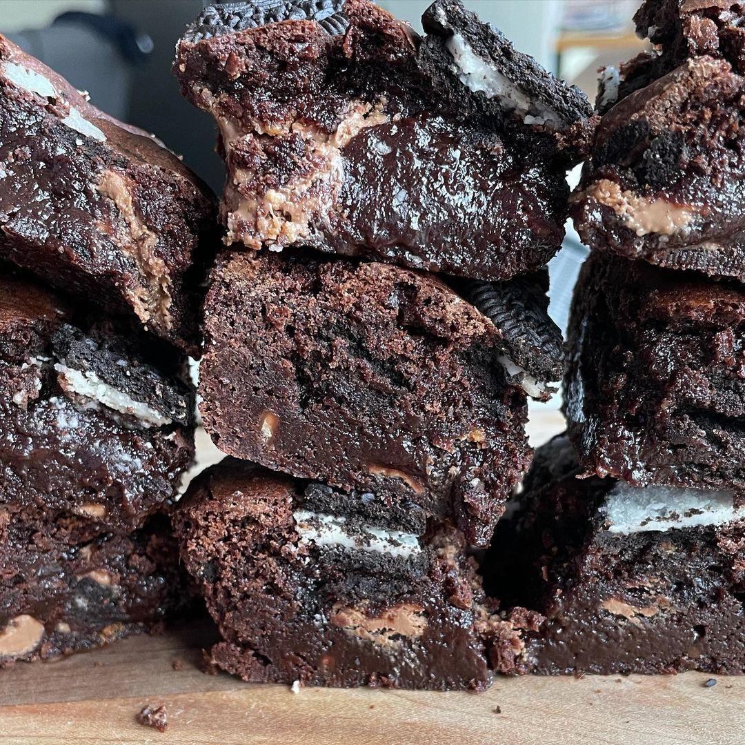 Fudgy Oreo Brownies by @Arleen.eats