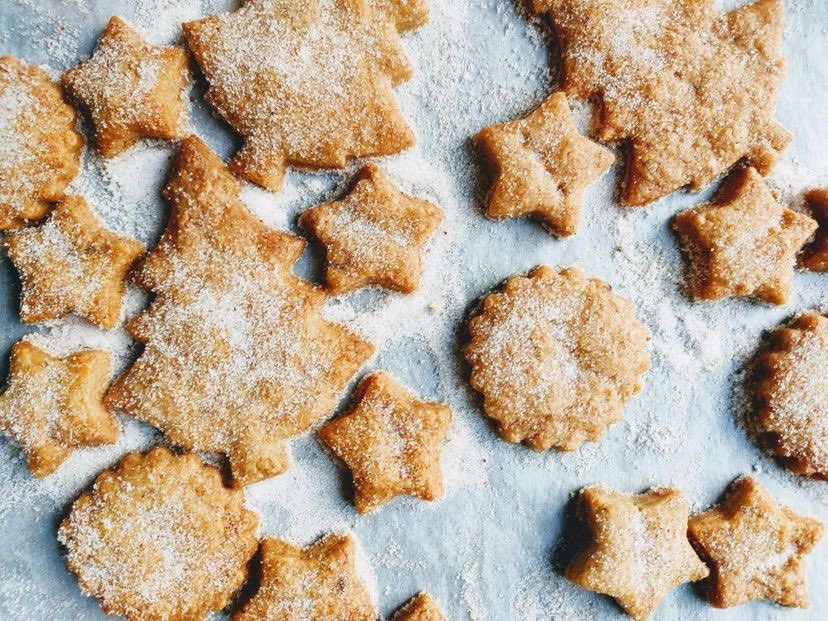 Buttery Festive Spiced Shortbread by @theteacozykitchen