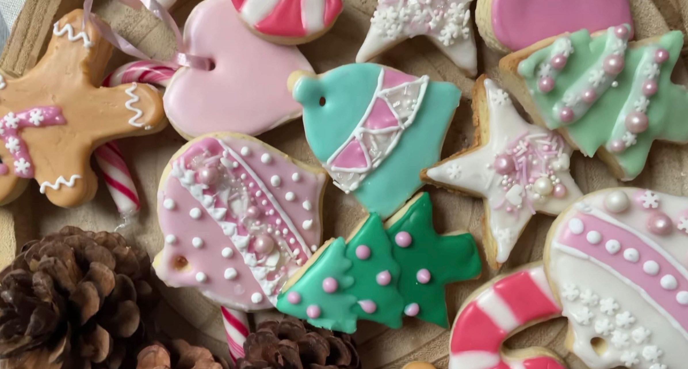 Christmas Sugar Cookies by @ohsofemme