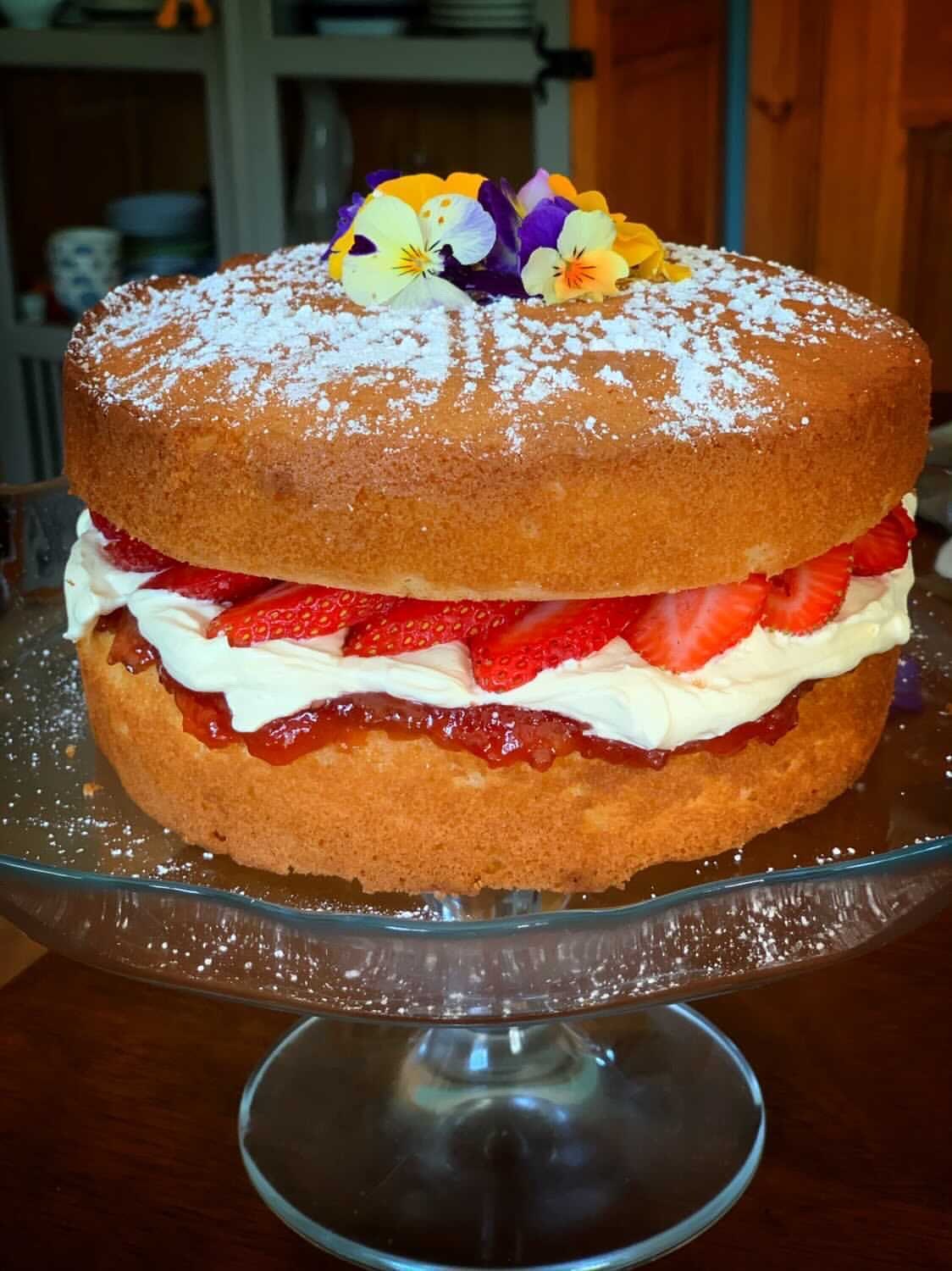 VICTORIA SPONGE @THELUSHLARDER WAY